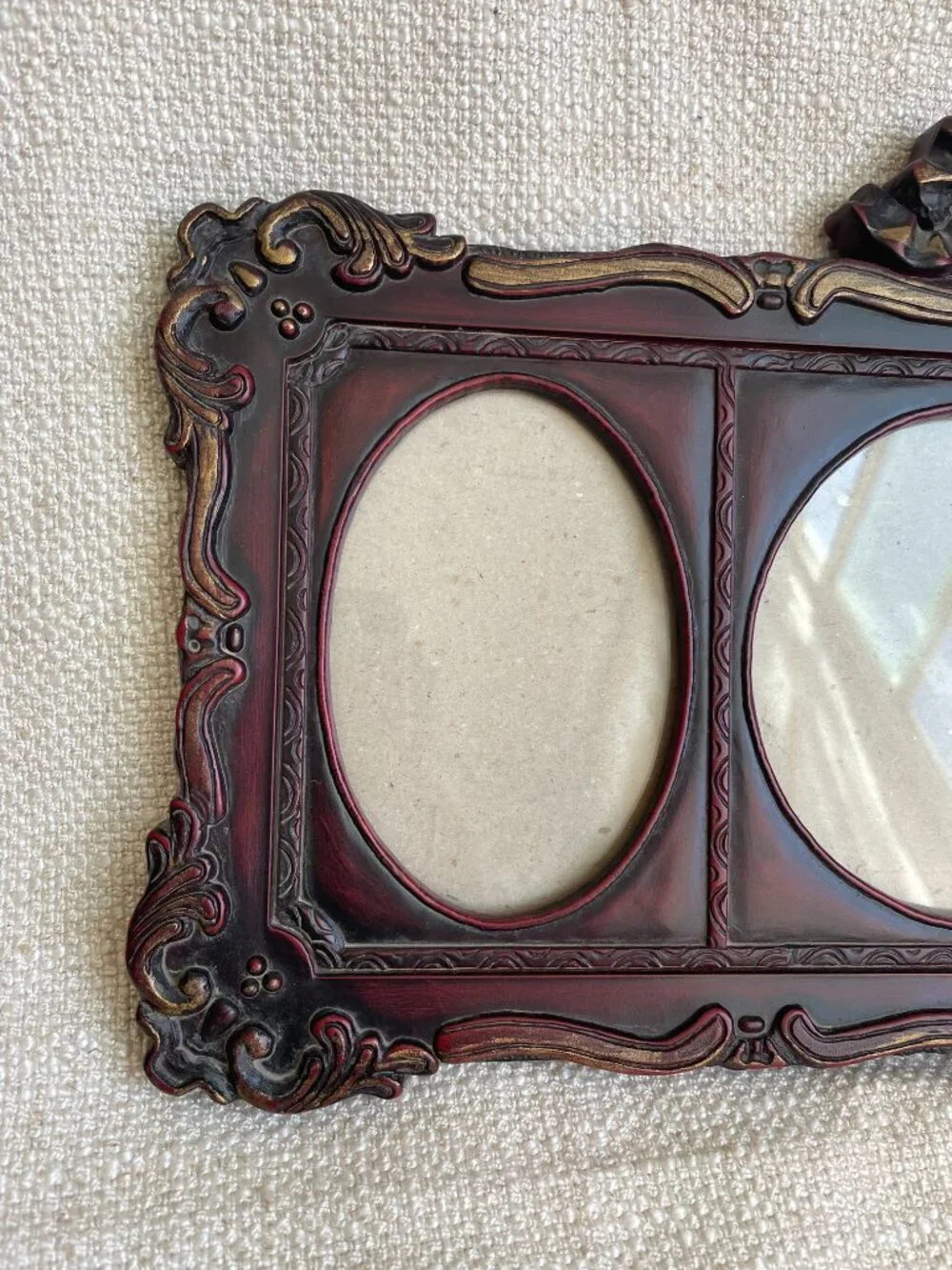 Vintage 50s Ornate Filigree Red Wood Collage 3-Photos Oval Slots Frame READ